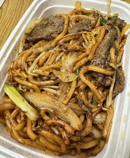 Beef with Black Pepper Sauce Fried Shanghai Noodle 黑椒牛肉粗炒